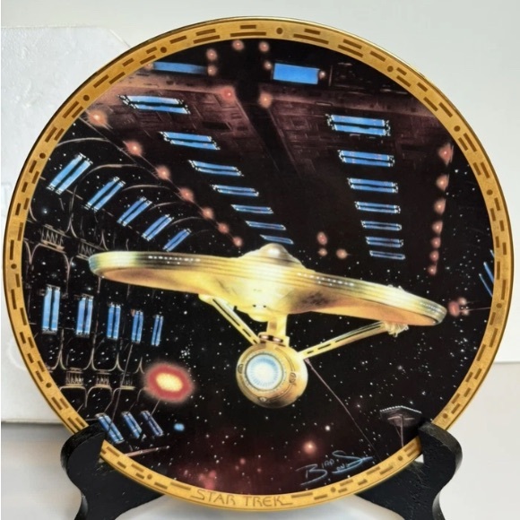 Star Trek Decorative Plate - Black and Gold - Picture 1 of 3